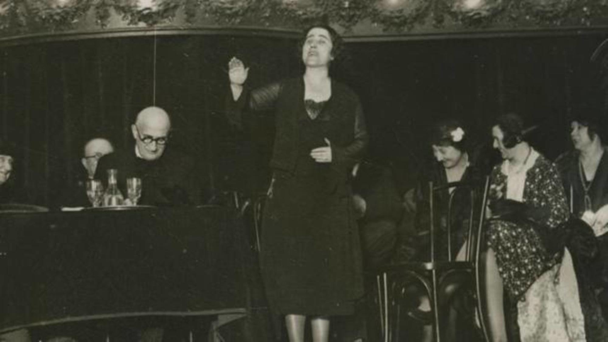 Campoamor en un mitin celebrado en París 3n 1932